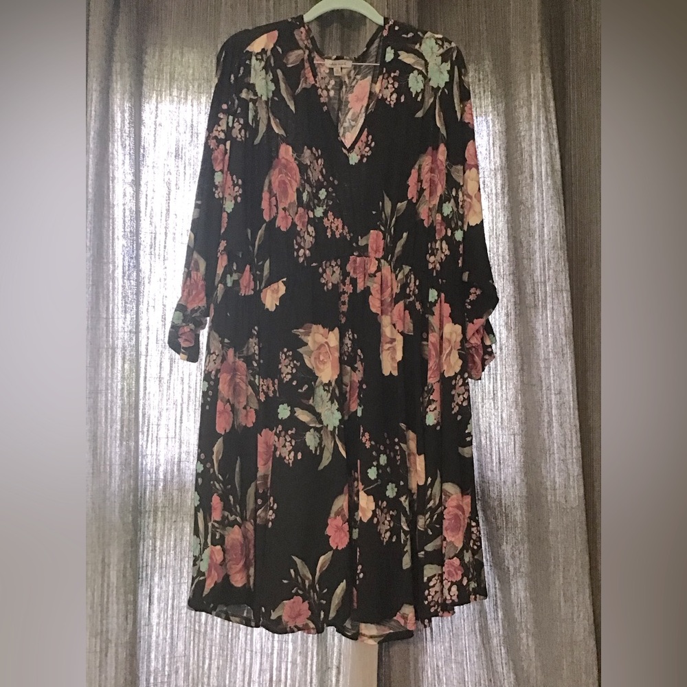White Birch floral dress with cuffed sleeves size 2x
